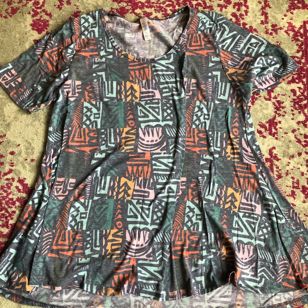NWOT Lularoe Perfect T
